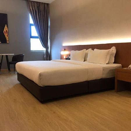 Kluang Riverview Hotel Esterno foto
