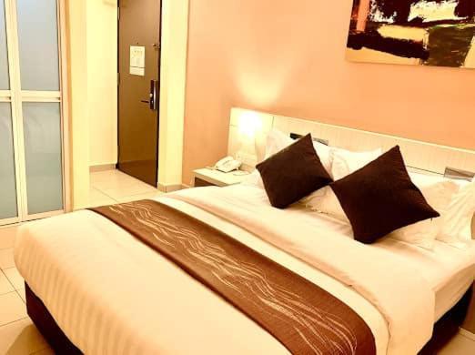 Kluang Riverview Hotel Esterno foto