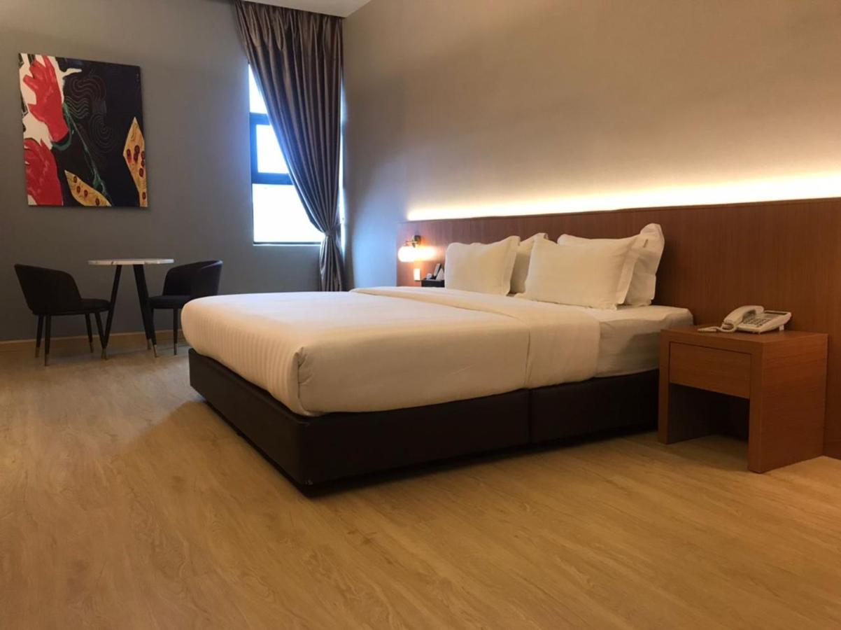 Kluang Riverview Hotel Esterno foto