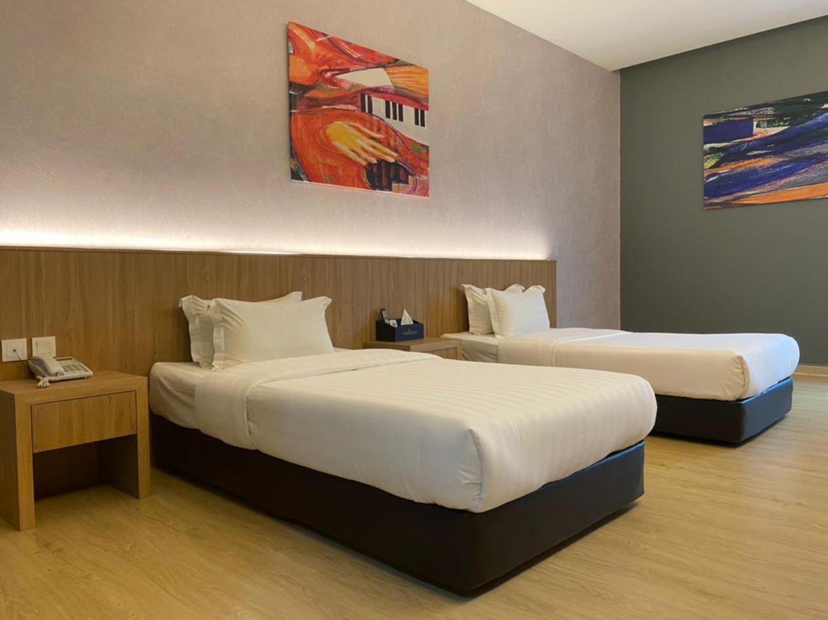 Kluang Riverview Hotel Esterno foto